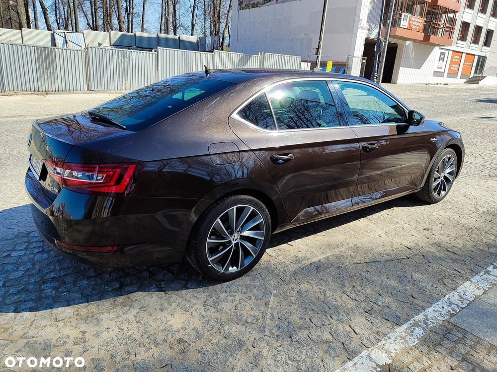 Skoda Superb 2.0 TDI L&K DSG - 9