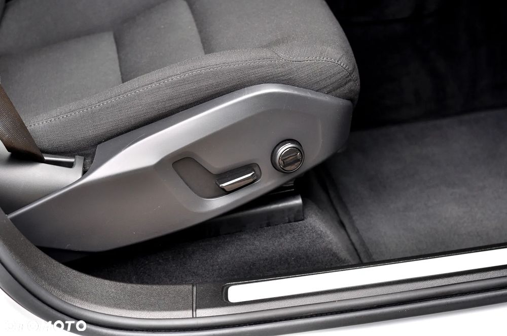 Volvo XC 60 B4 B Geartronic Momentum Pro - 23