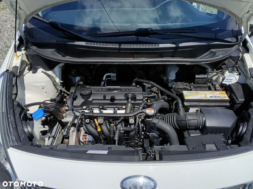 Kia Rio 1.2 Dream Team Edition - 32