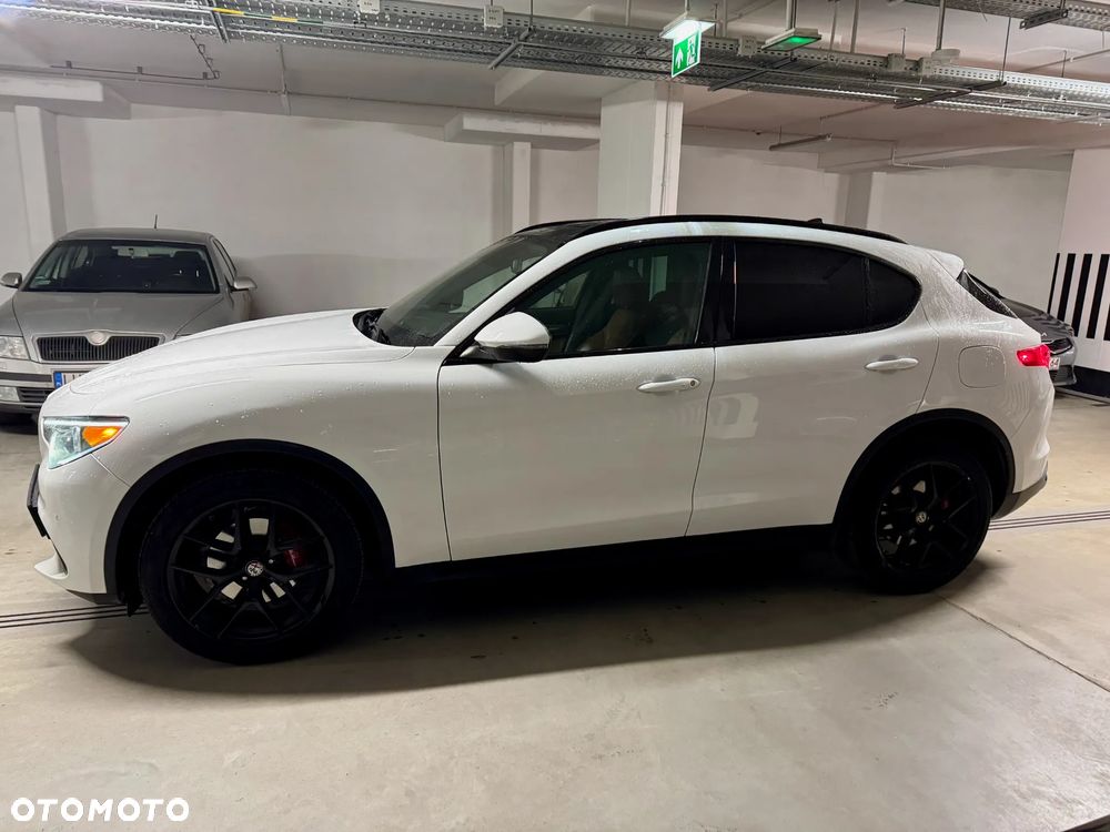 Alfa Romeo Stelvio - 2