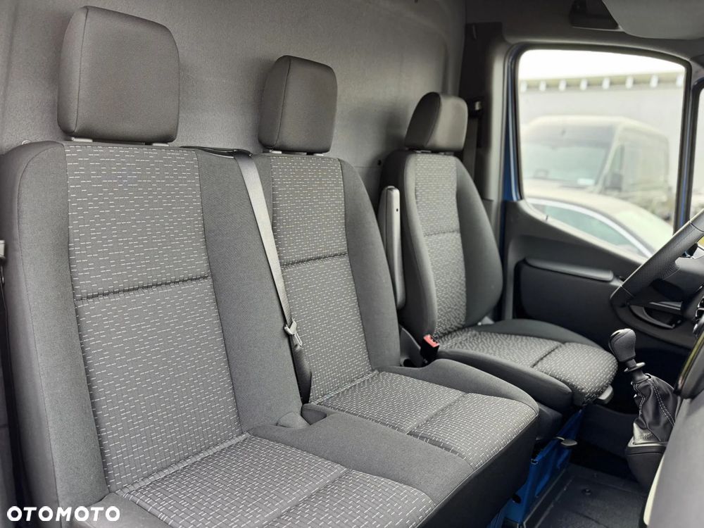 Mercedes-Benz Sprinter - 13