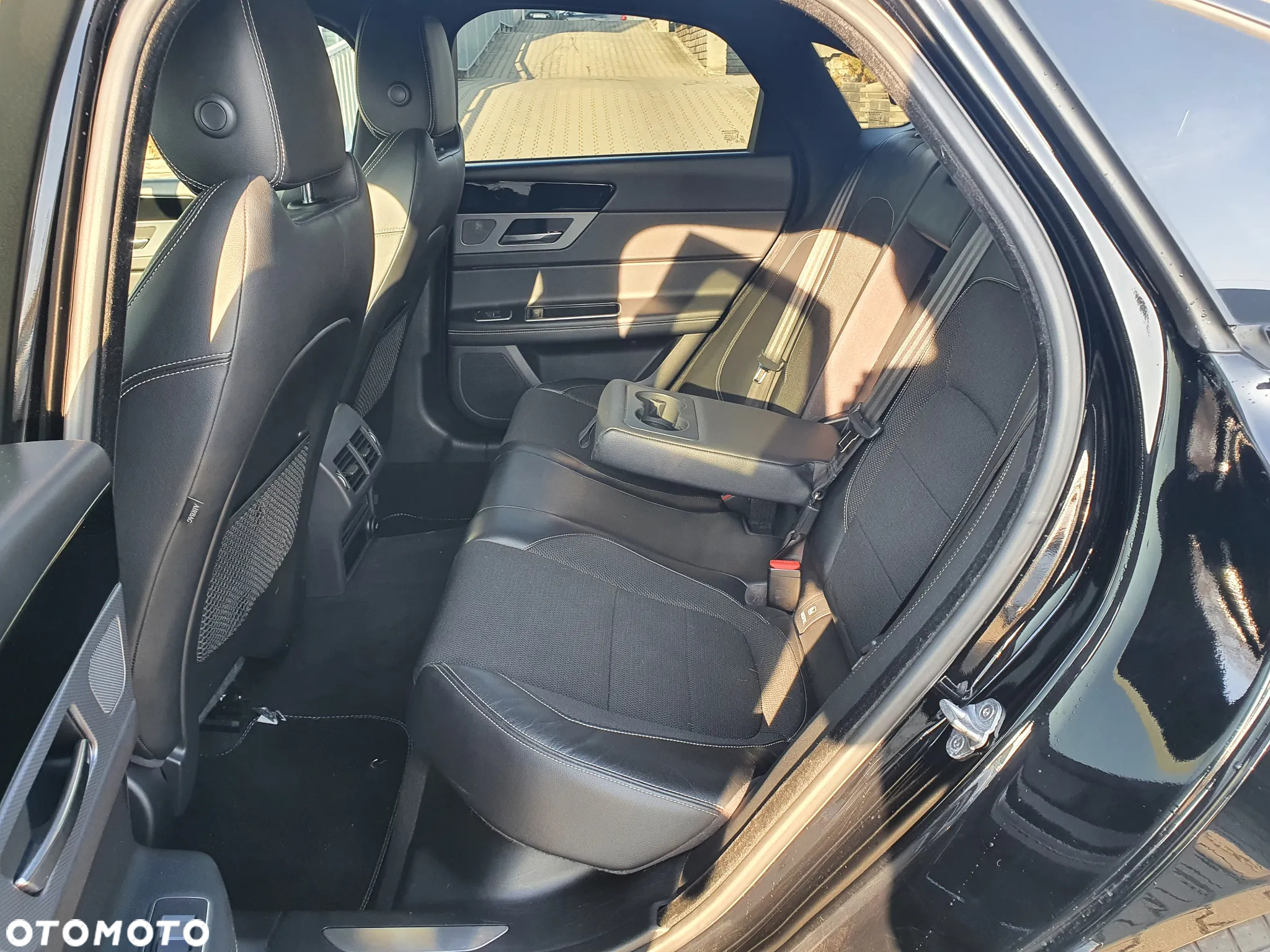 Jaguar XF 2.0 i4D R-Sport - 22