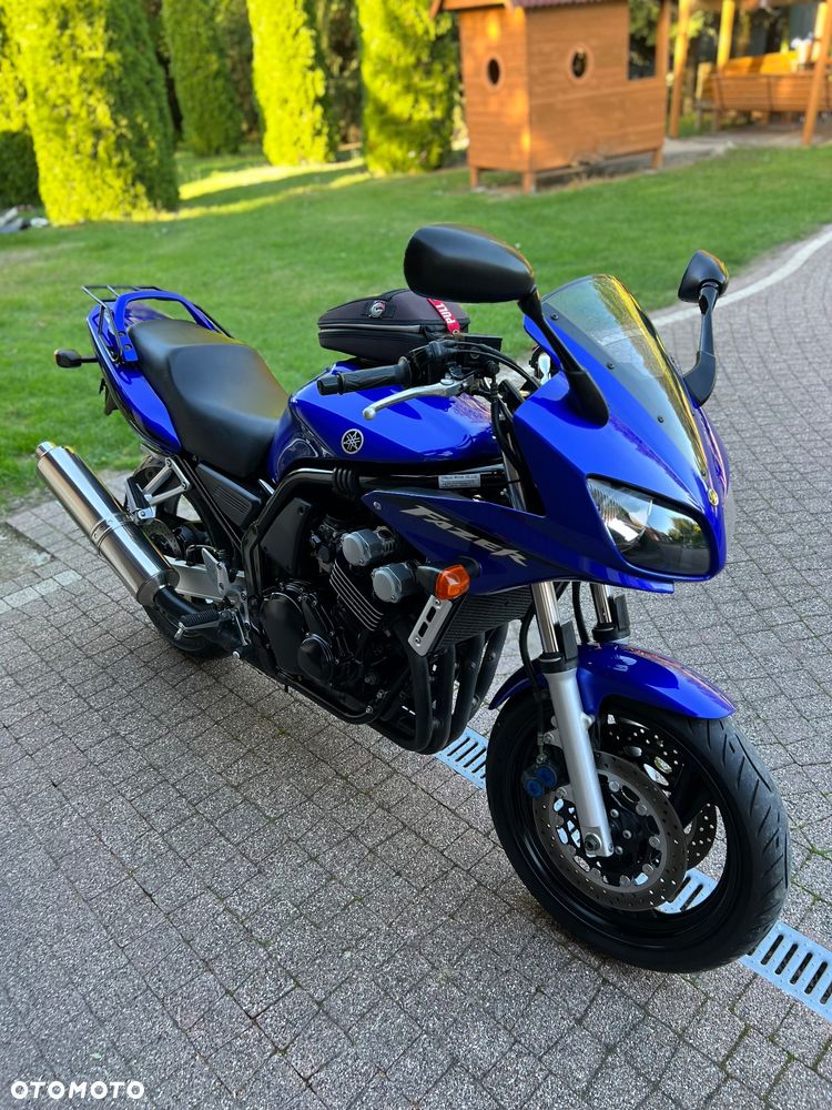 Yamaha FZS - 6