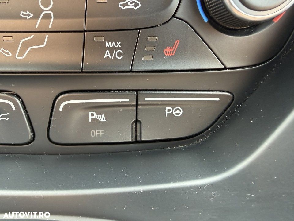 Ford Kuga 2.0 TDCi 4WD Powershift ST-Line - 32