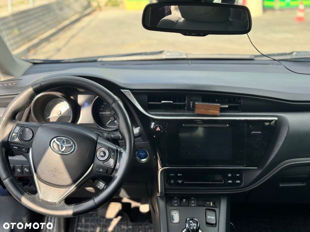 Toyota Auris Hybrid 135 Premium - 10