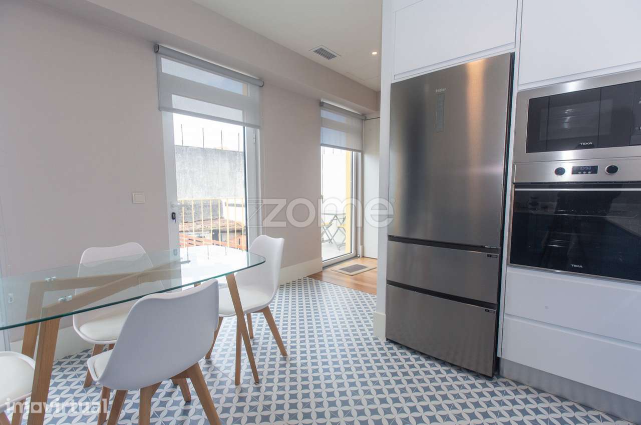 T2 Duplex totalmente renovado com 2 Suites em Ponta Delgada - Grande imagem: 4/34