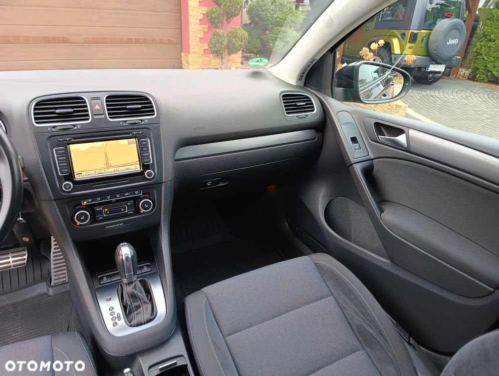 Volkswagen Golf 1.6 TDI DPF DSG Style - 29