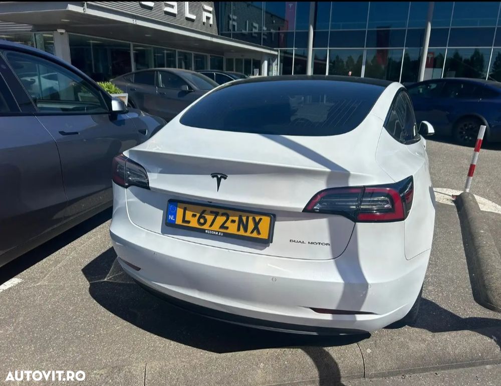 Tesla Model 3 - 10