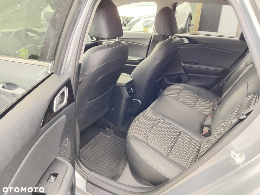 Kia Ceed 1.5 T-GDI Business Line Plus - 19