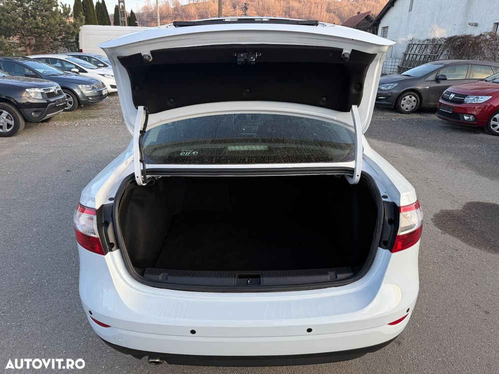 Renault Fluence 1.6 Privilege - 12