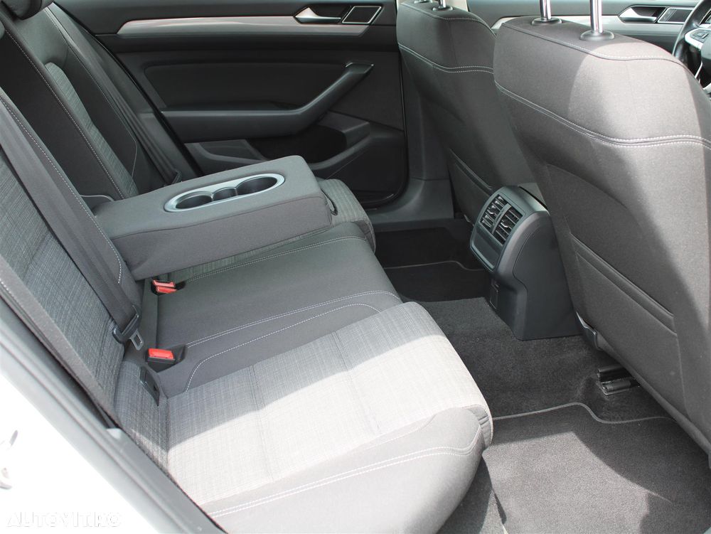 Volkswagen Passat 1.5 TSI ACT DSG Comfortline - 14
