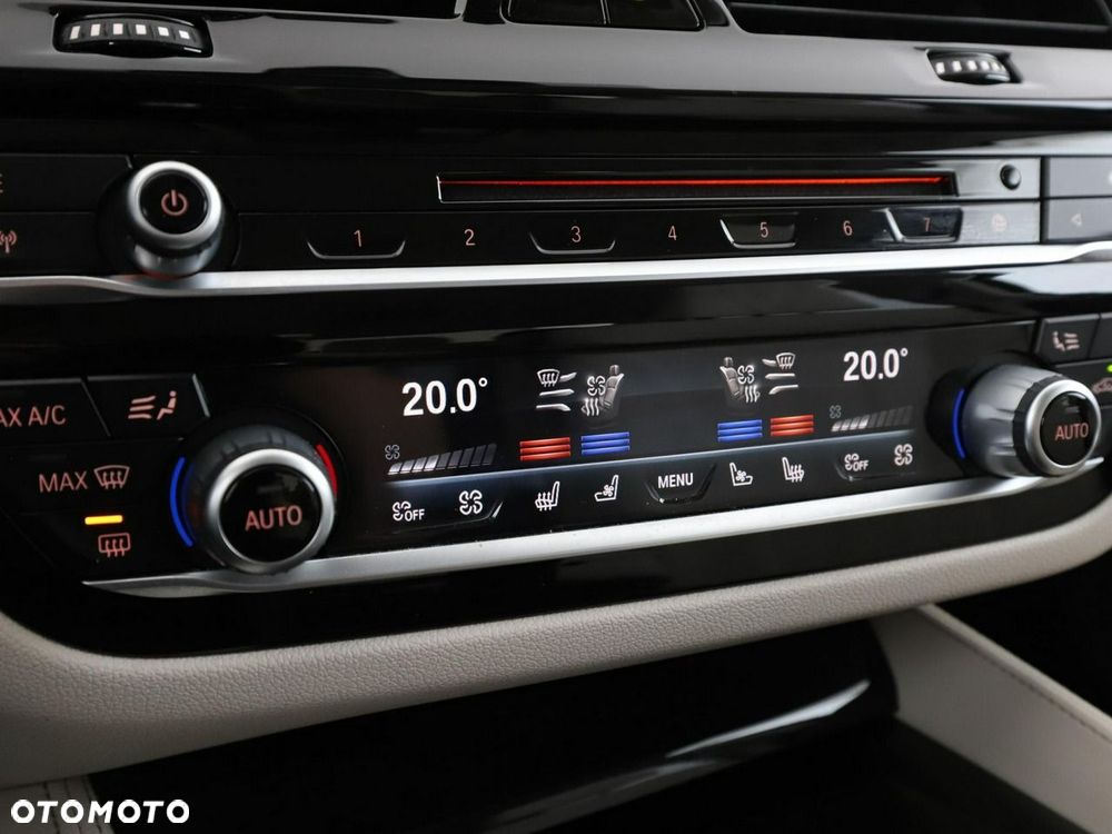BMW Seria 5 530e iPerformance xDrive Luxury Line - 28