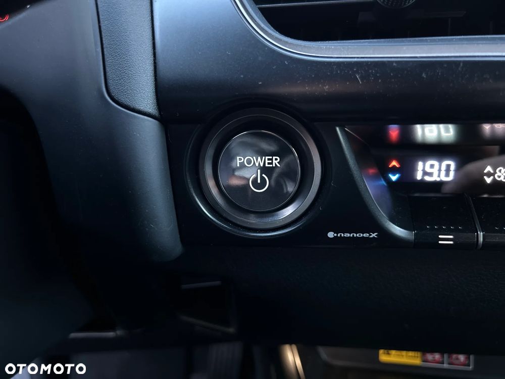 Lexus UX 300h F Sport Design - 32
