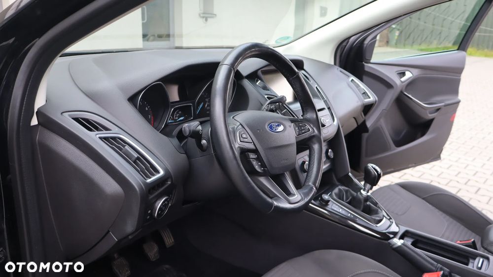 Ford Focus 1.0 EcoBoost Titanium - 26