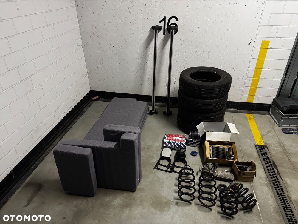 Volkswagen Multivan - 24