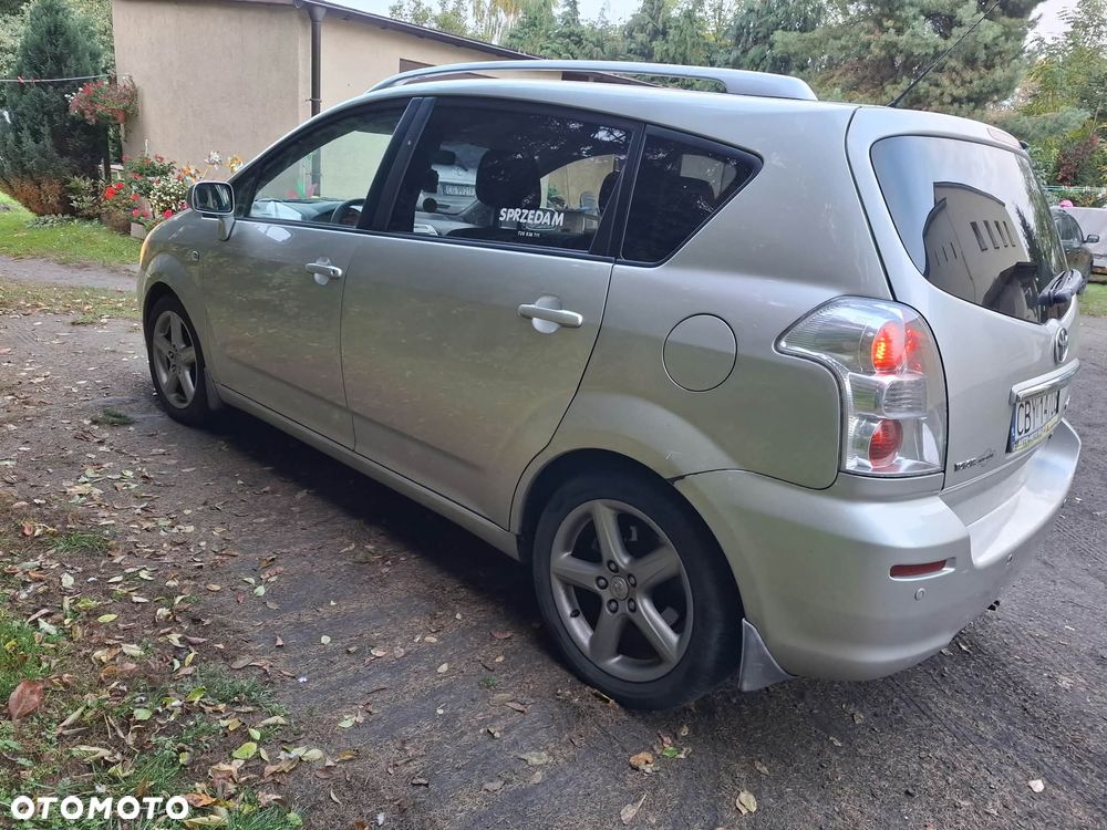 Toyota Corolla Verso 2.2 D-4D Prestige - 4