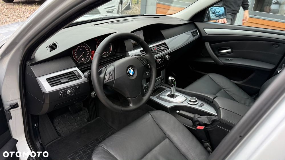 BMW Seria 5 520d Edition Exclusive - 18