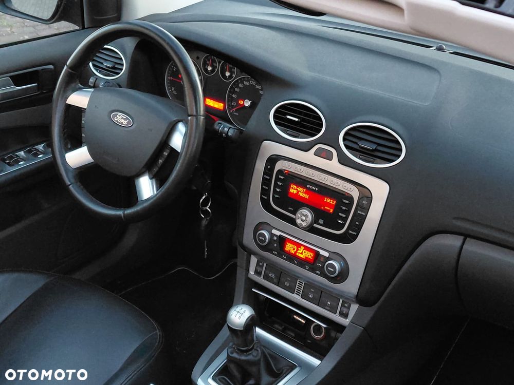 Ford Focus 2.0 16V Titanium - 15
