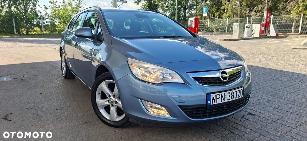 Opel Astra 1.6 Turbo Design Edition - 1