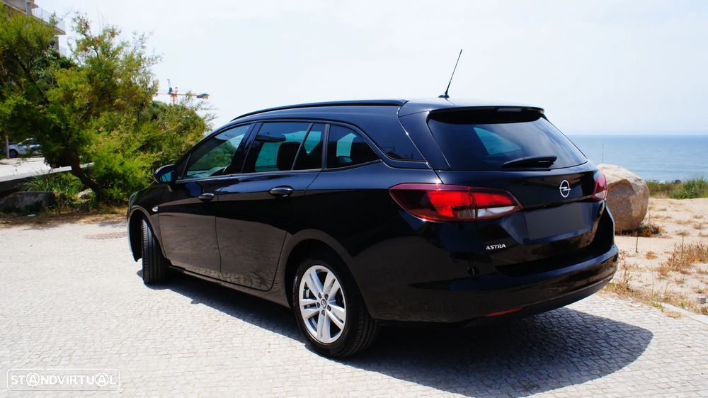 Opel Astra Sports Tourer - 1