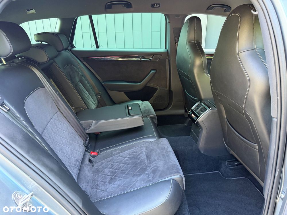 Skoda Superb 2.0 TDI DSG Sportline - 24