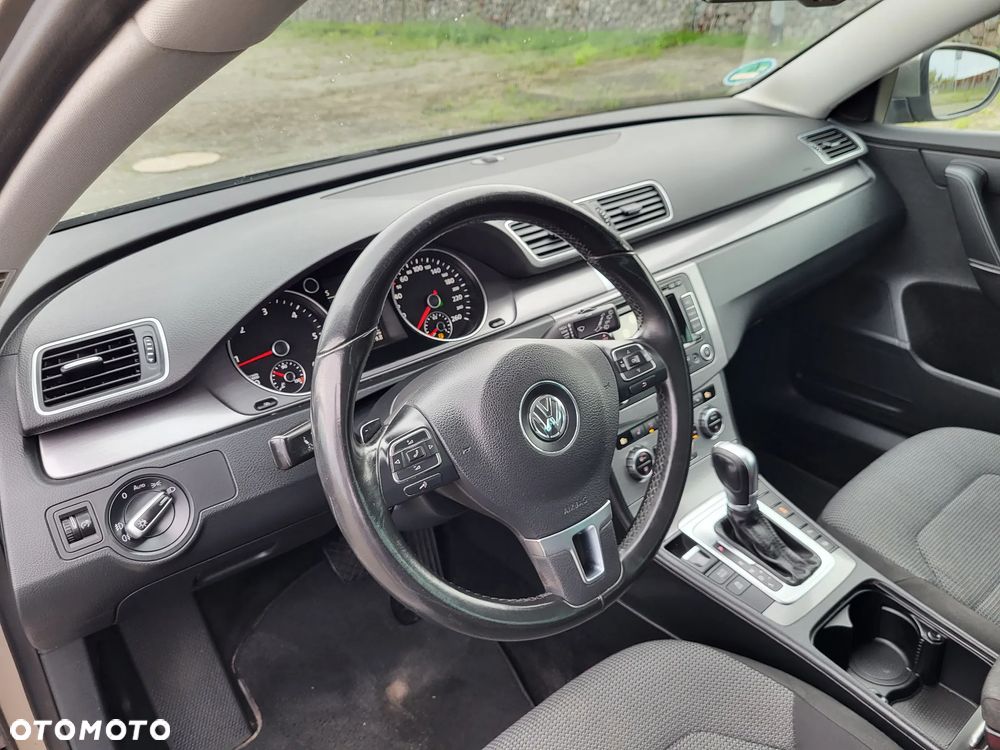 Volkswagen Passat Variant 2.0 Blue TDI DSG SCR Comfortline - 7