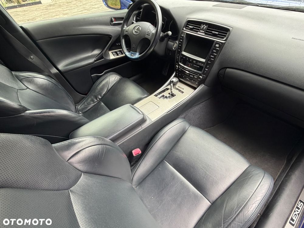 Lexus IS - 32