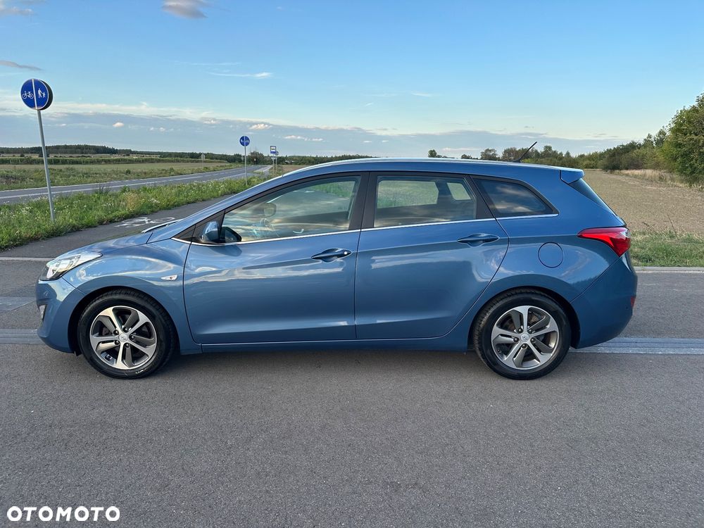Hyundai i30 blue Kombi 1.4 YES Silver - 16