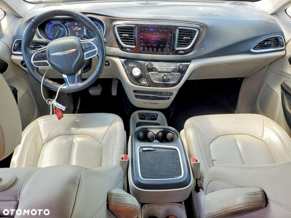 Chrysler Pacifica - 8