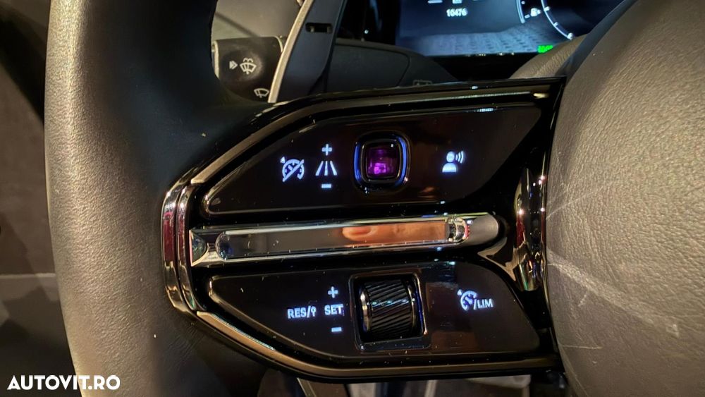 Aston Martin V8 Vantage - 38