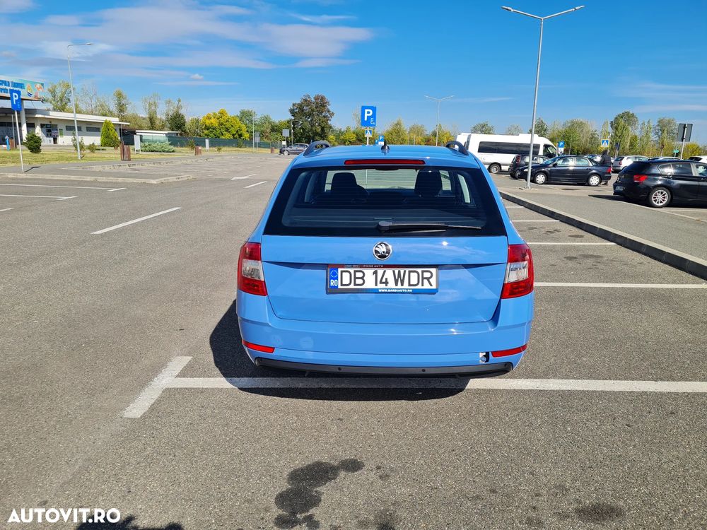 Skoda Octavia Combi Diesel 2.0 TDI Style - 8