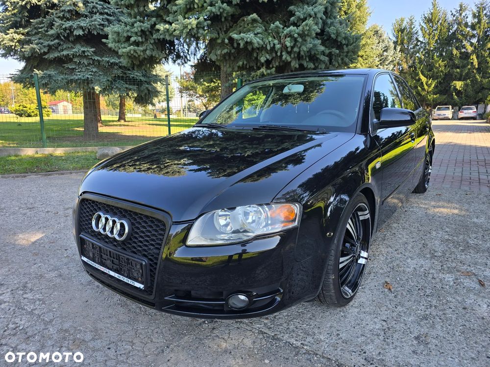 Audi A4 Limousine - 16
