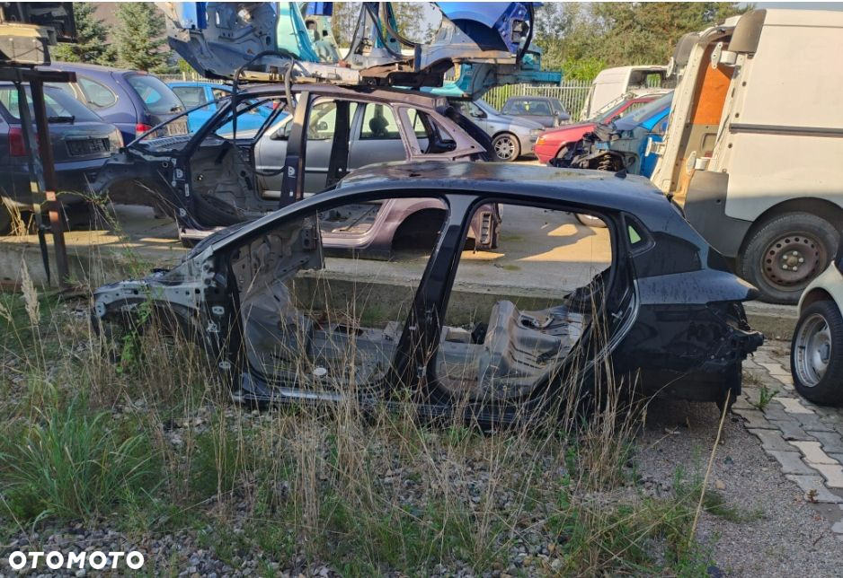 RENAULT CLIO IV 4 SŁUPEK PRÓG LEWY 5D HB TEGNE RS GT - 5