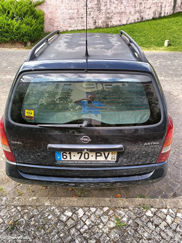 Opel Astra Caravan - 4