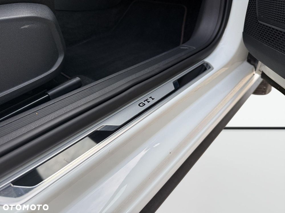 Volkswagen Polo - 32