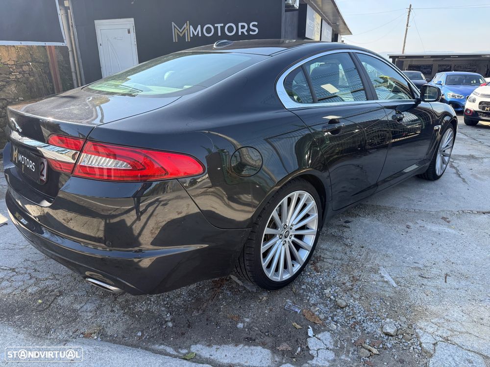 Jaguar XF 2.2 D Premium Luxury - 32
