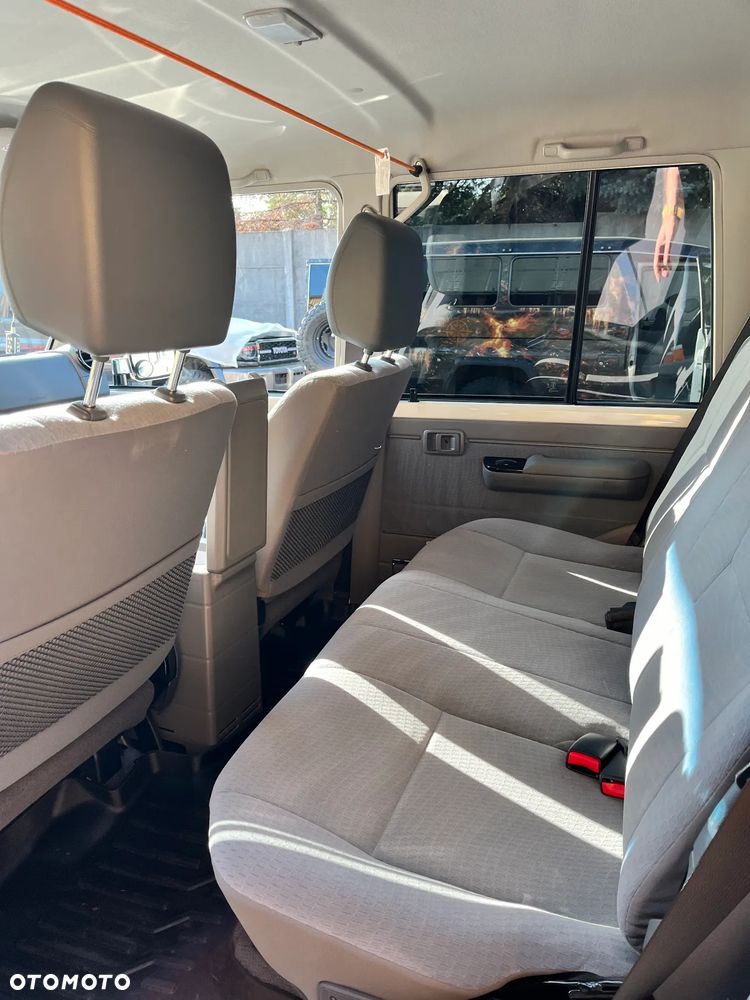 Toyota Land Cruiser - 10