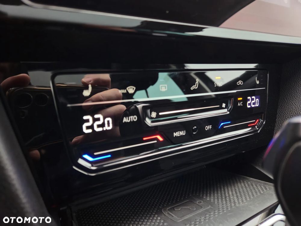 Volkswagen Passat 2.0 TDI SCR DSG Business - 27