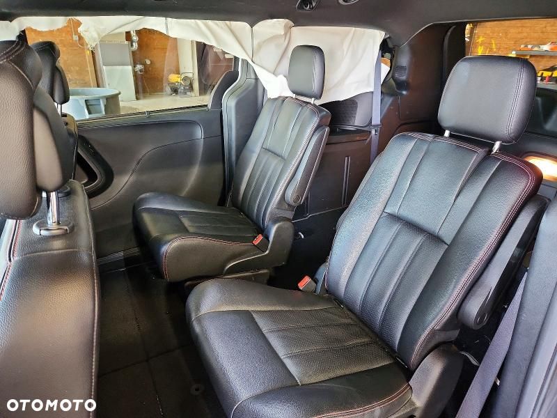 Dodge Grand Caravan 3.6 R/T - 29