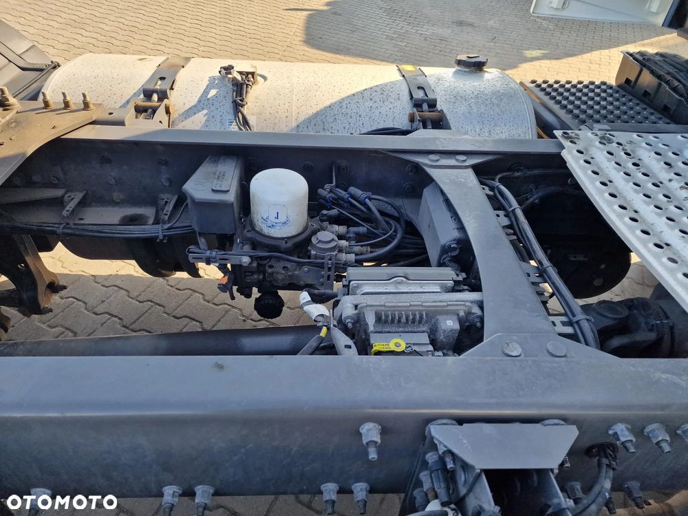 Volvo FH 460 FT I-SAVE - 8