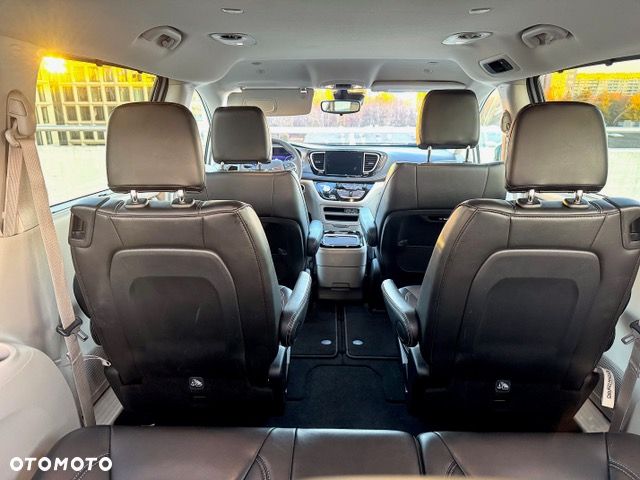 Chrysler Pacifica - 10