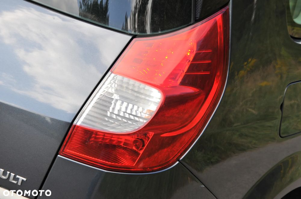 Renault Grand Scenic 1.9 dCi FAP Dynamique - 11