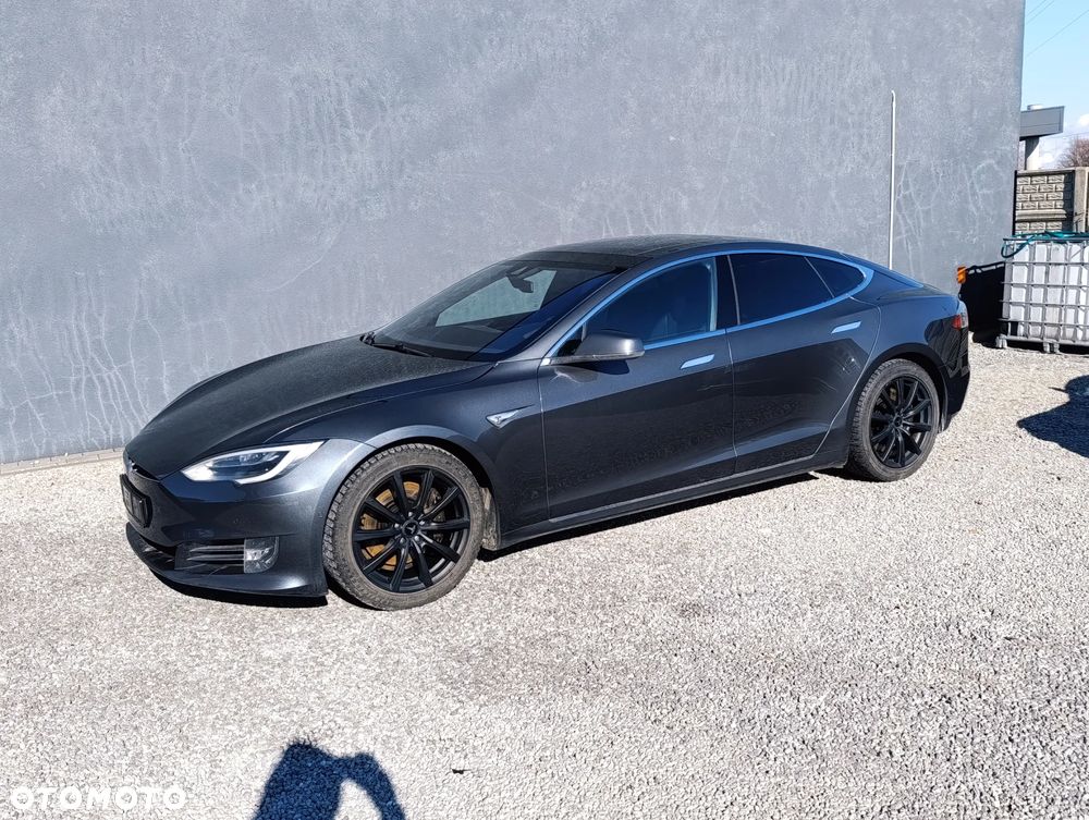 Tesla Model S - 11