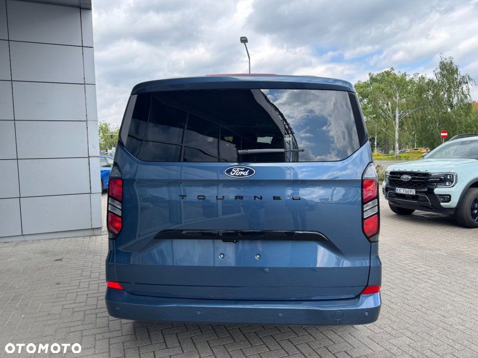 Ford Tourneo Custom - 13