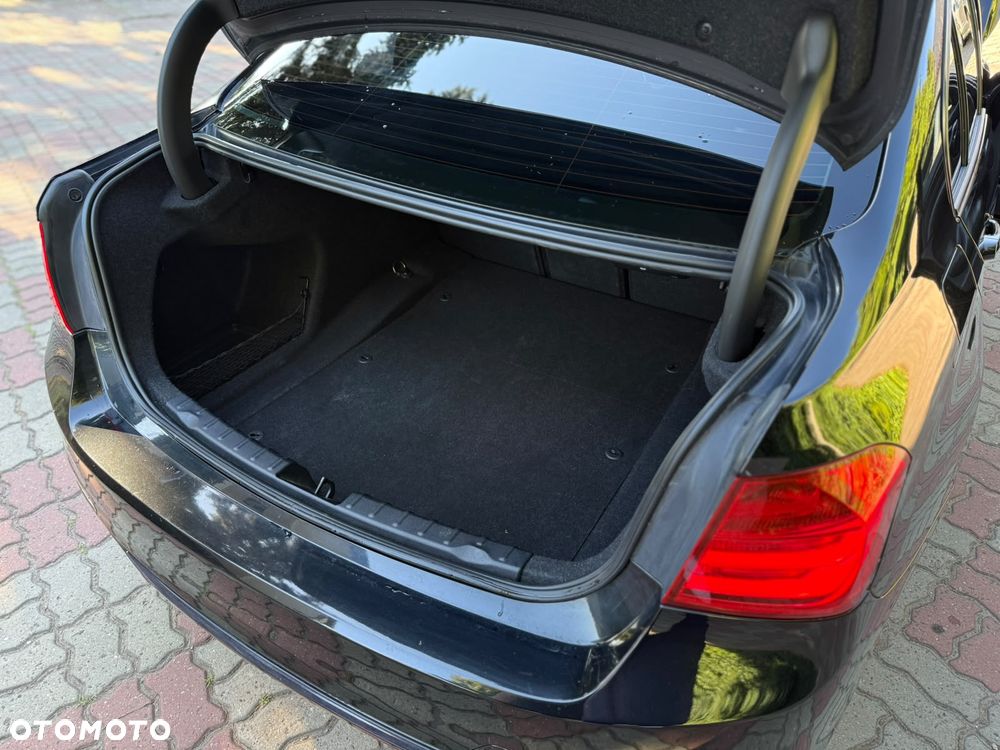 BMW Seria 3 335i Sport Line - 7