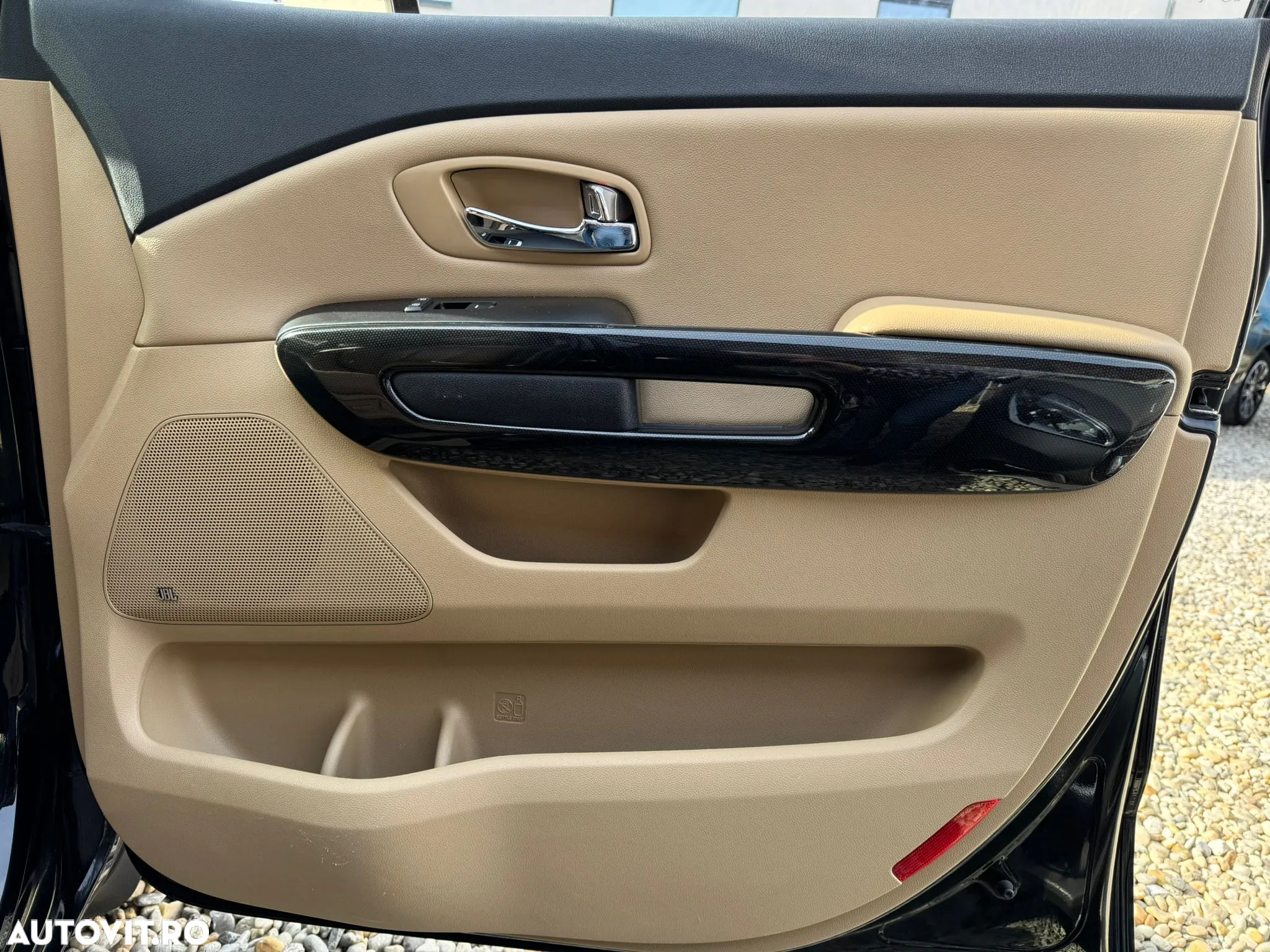 Kia Carnival - 29