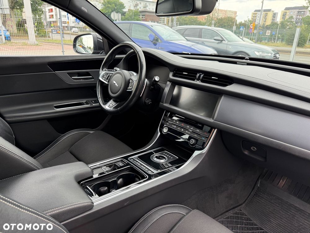 Jaguar XF 2.0 i4D R-Sport - 26