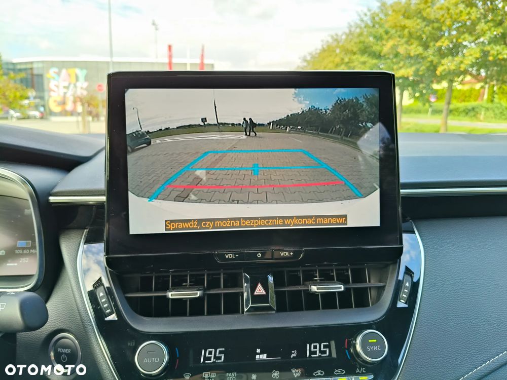 Toyota Corolla 1.8 Hybrid Comfort - 17