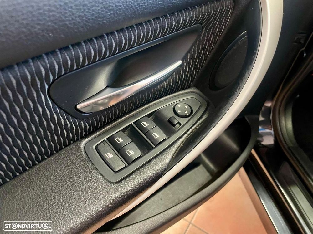 BMW 320 d Touring EfficientDynamics Auto - 14