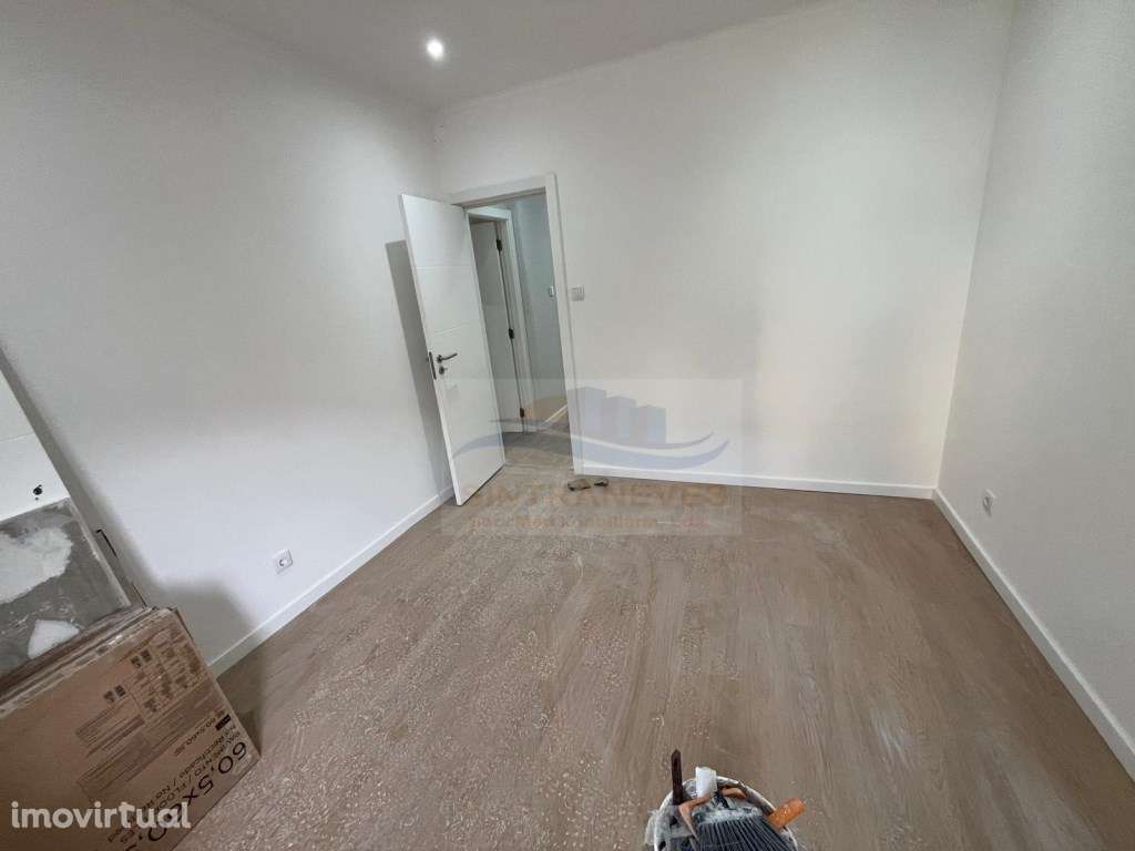 Apartamento T3 totalmente remodelado na Falagueira com 2 WC's 1 sui... - Grande imagem: 4/22